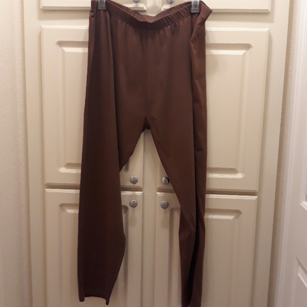 Stretchy, elastic-waist pants